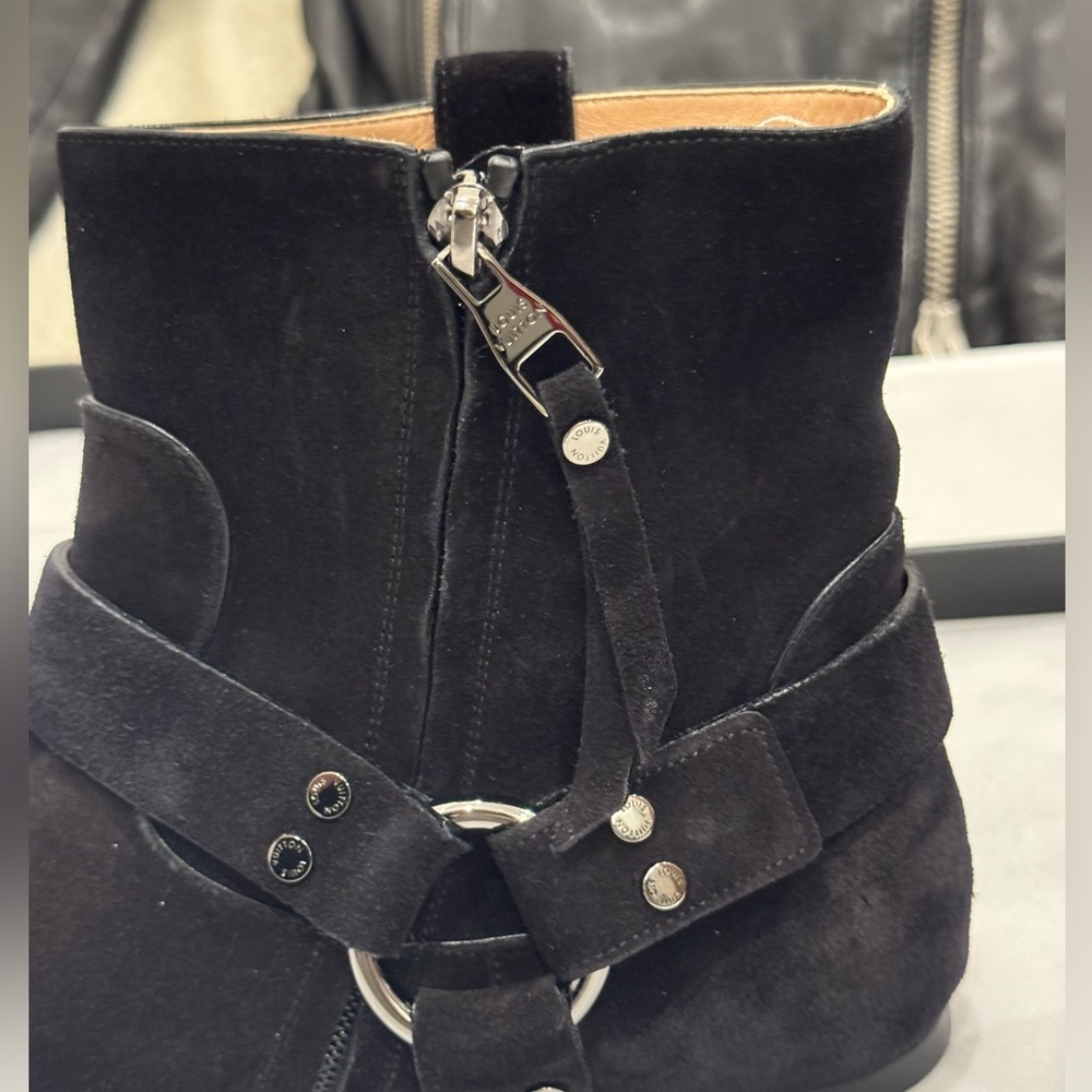 Louis Vuitton Suede Moto Boots in black suede leather - Picture 9 of 14